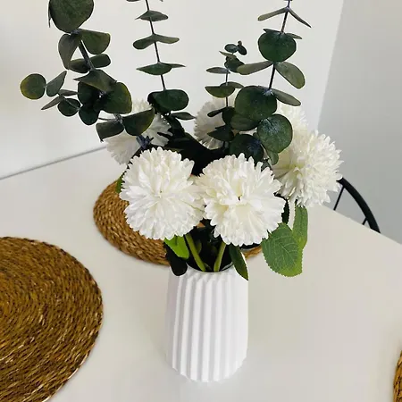 アパート Comfortable, Stylish, Centrally Located *