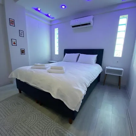 Comfortable, Stylish, Centrally Located アパート