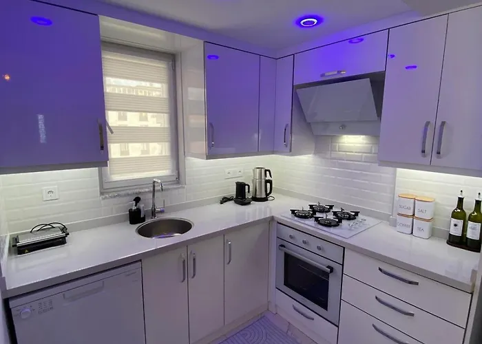 Comfortable, Stylish, Centrally Located