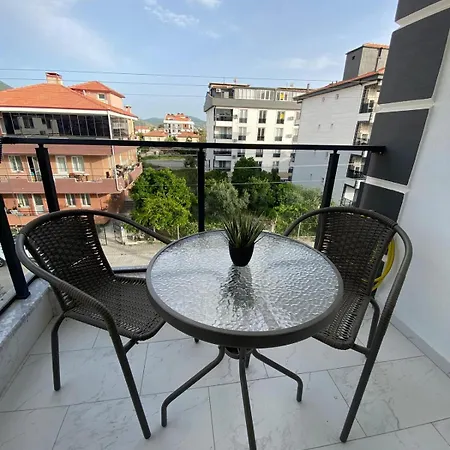 Comfortable, Stylish, Centrally Located דירה